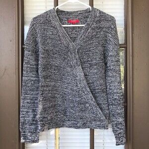 GUESS Black and White Knit Sweater with V-Neck Size Small